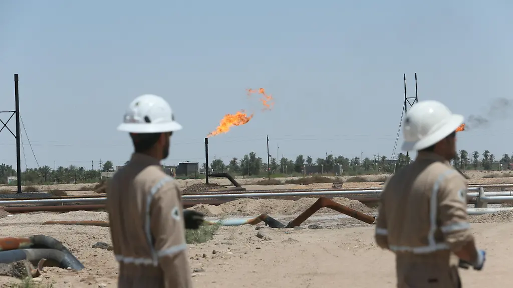 BASRA-IRAQ-APRIL-29-A-general-view-of-the-Nahr-Bin-Umar-refinery-which-has-a-daily-production-capacity-of-approximately-45-000-barrels-of-crude-oil-and-1-800-barrels-of-condensate-in-Basra-Iraq-on-April-29-2026-As-part-of-a-project-carried-out-by-Basra-Gas-Company-BGC-natural-gas-extracted-from-the-Bin-Omar-field-has-been-integrated-into-the-North-Rumaila-gas-system-According-to-a-statement-from-BGCi-the-project-which-was-completed-with-a-new-pipeline-approximately-5-kilometers-long-has-enabled-an-additional-70-80-million-cubic-meters-of-gas-to-be-added-to-the-economy-daily-The-goal-is-to-process-this-gas-at-the-North-Rumaila-facilities-thereby-contributing-500-600-tons-of-liquefied-petroleum-gas-LPG-daily-to-Iraq-s-energy-supply