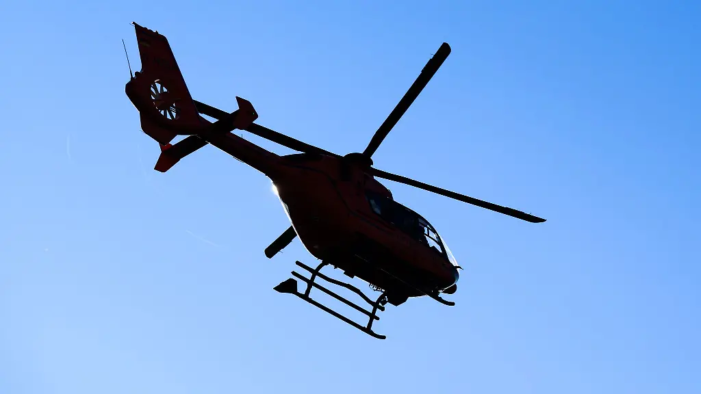 Ein-Rettungshubschrauber-brachte-den-Verletzten-in-eine-Klinik