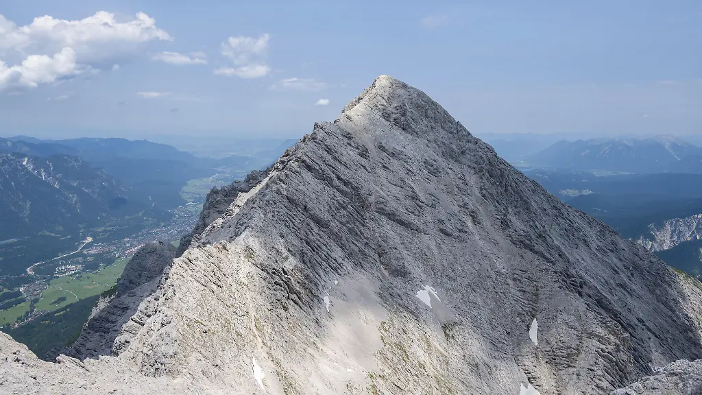 Jubilaeumsgrat-Blick-auf-Alpspitze-Hochgebirge-Wettersteingebirge-Bayern-Deutschland-Europa