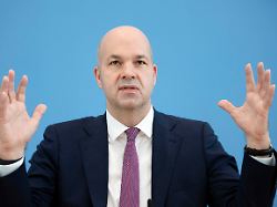 Maßnahme spart zehn Milliarden: DIW-Ökonom Fratzscher: Bleibt Rente mit 63, "ist die Rentenreform tot"