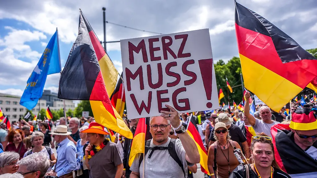 Schon-Anfang-Juni-hatte-das-Projekt-M1llion-in-Berlin-zu-einer-Demonstration-gegen-die-Bundesregierung-aufgerufen