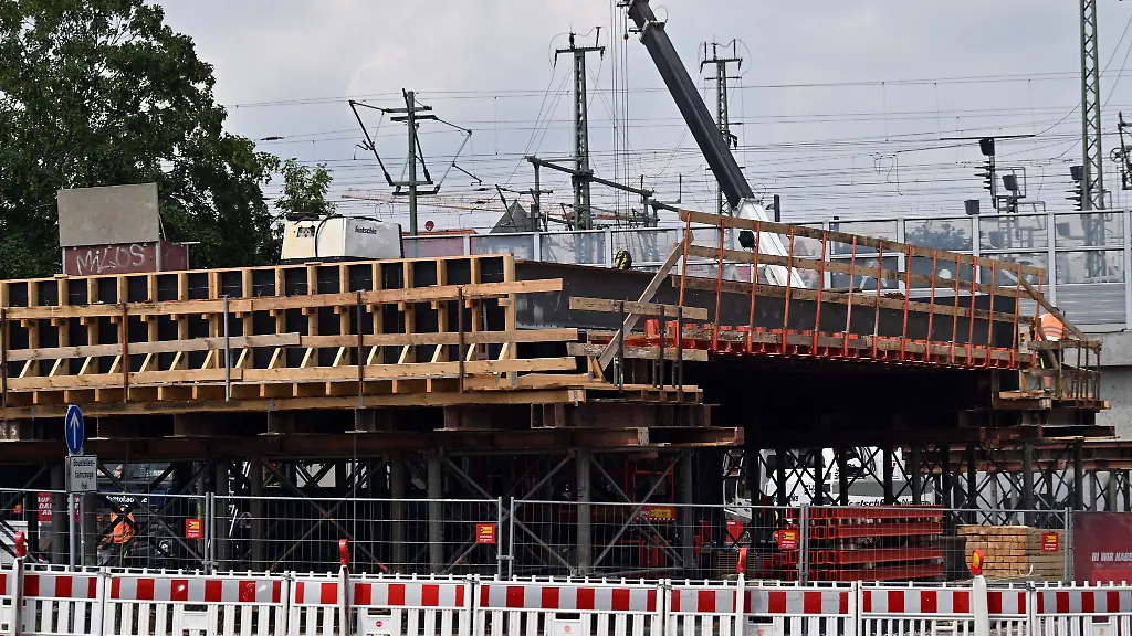 Ein-grosses-Brueckenteil-soll-ausgetauscht-werden