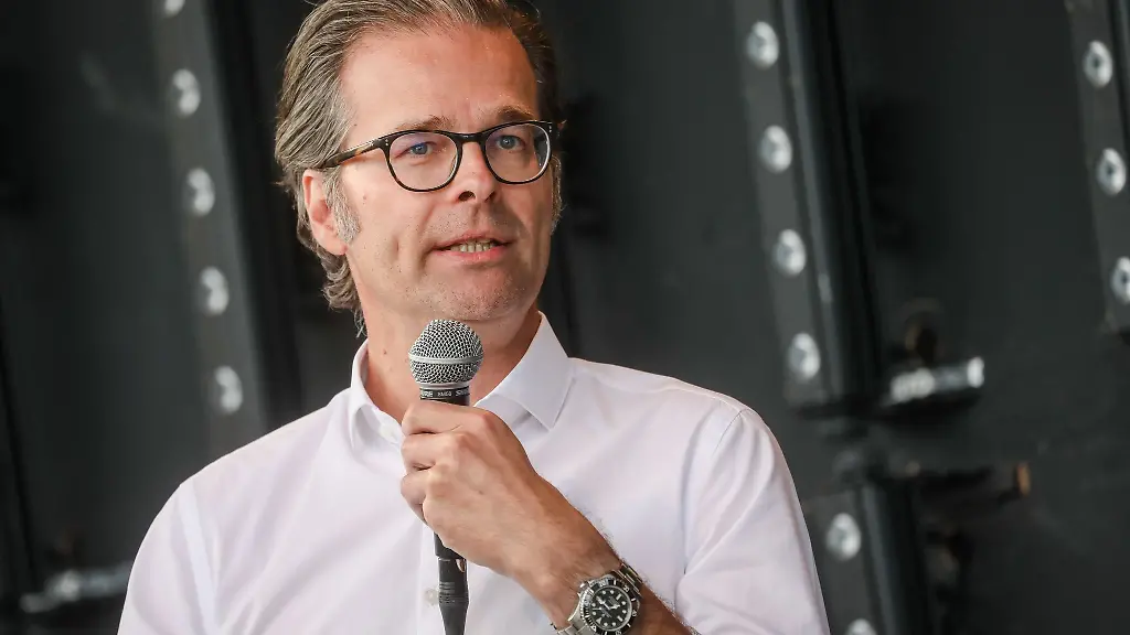Traut-dem-KSC-eine-Menge-zu-Praesident-Holger-Siegmund-Schultze