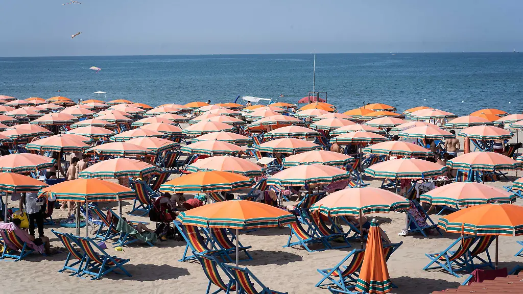 PISA-Tirrenia-Beach-Resorts-Beach-Umbrellas-Sea