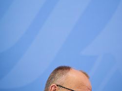 Was wird aus der "Rente mit 63"?: Merz' Rentenreform bekommt scharfen Gegenwind aus dem Osten