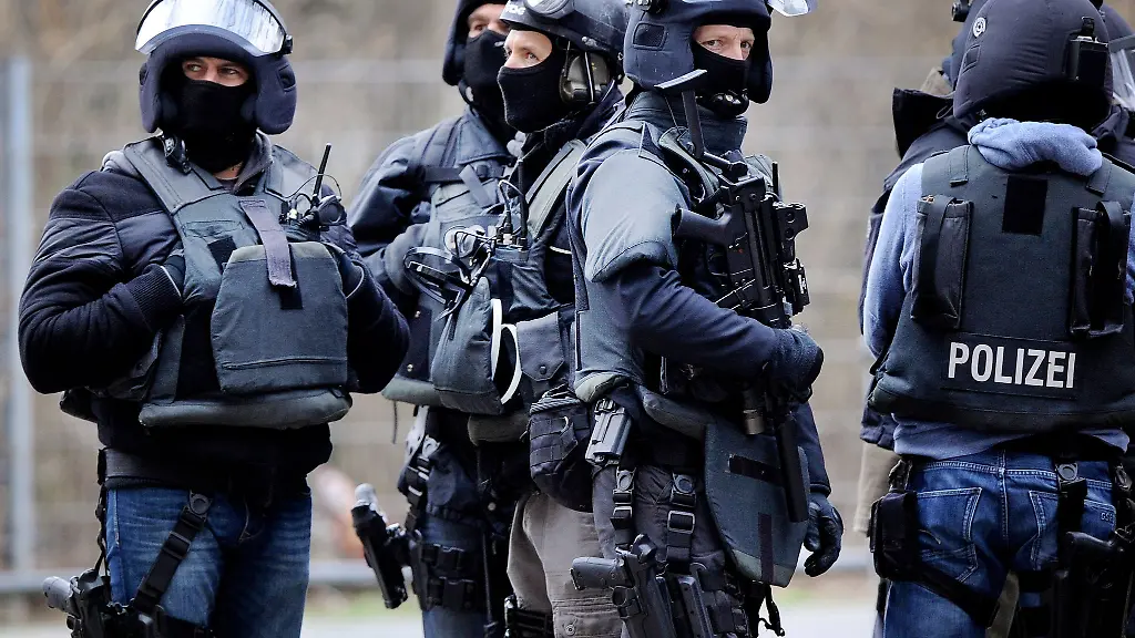 Ein-Spezialkommando-der-Polizei-nahm-den-Mann-in-seiner-Wohnung-fest