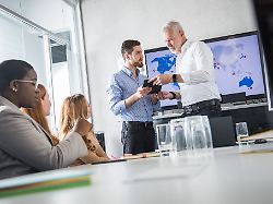 Gelassen an die Arbeit gehen: Nach längerer Auszeit: So gelingt der Wiedereinstieg im Job