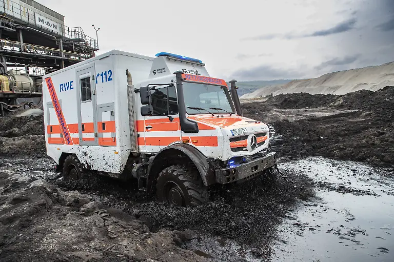 Auch-Umbauten-zum-Rettungswagen-lassen-sich-auf-der-besonders-gelaendetauglichen-Unimog-Basis-realisieren