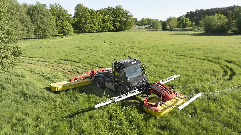 In-der-Landwirtschaft-hier-etwa-als-fahrende-XXL-Sense-ist-der-Unimog-ebenfalls-beliebt