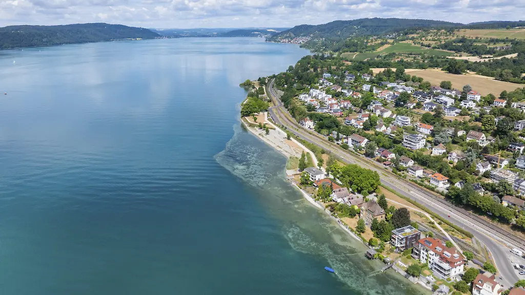 Lufbild-vom-Bodensee-mit-dem-Landesgartenschaugelaende-und-Uferpark-Goldbach-Ueberlingen-Bodenseekreis-Baden-Wuerttemberg-Deutschland