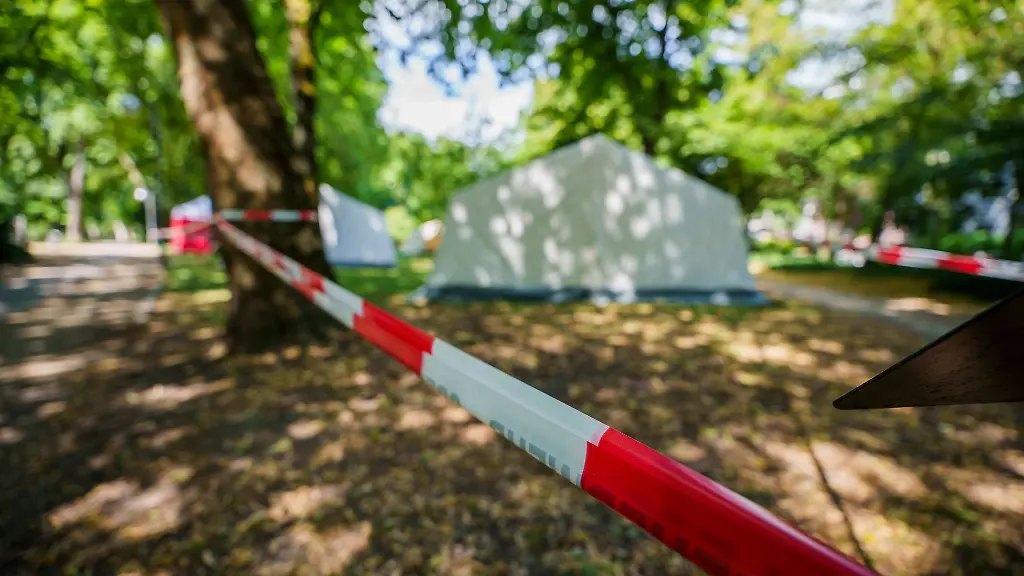 Das-Zeltlager-bot-Platz-fuer-120-Menschen