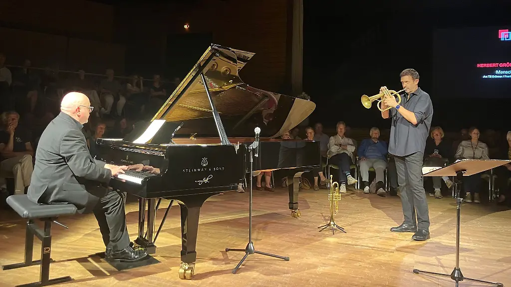 Trompeter-Till-Broenner-und-Pianist-Frank-Chastenier-bei-den-Sommerlichen-Musiktagen-Hitzacker