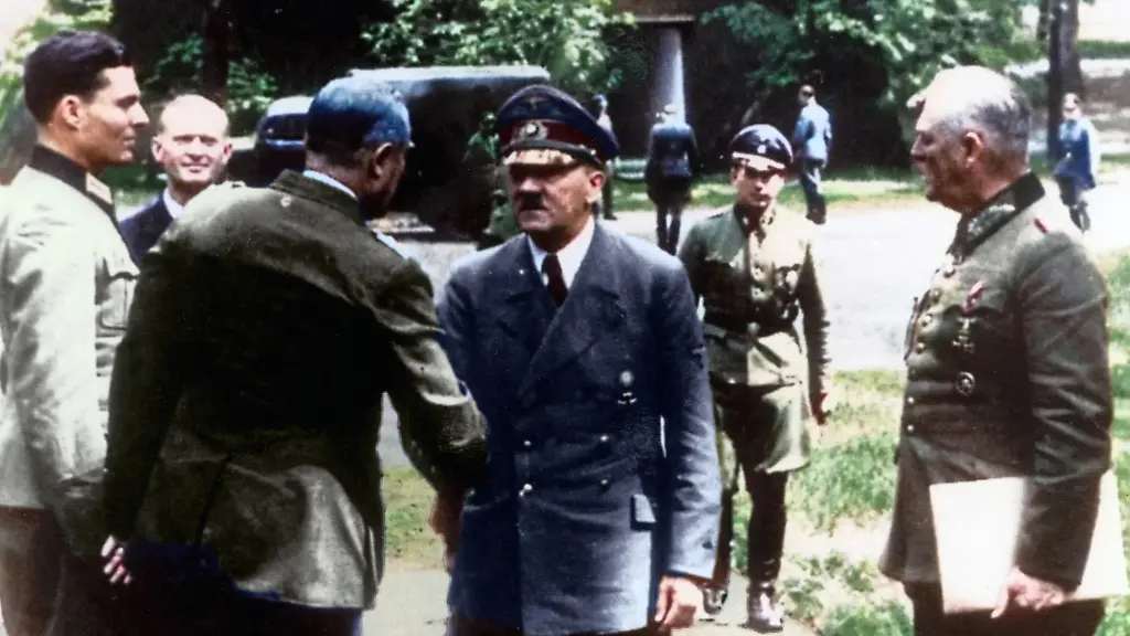 Stauffenberg-Claus-Graf-Schenk-von-Jettingen-15-11-1907-hingerichtet-Berlin-20-7-1944-Generalstabsoffizier-Widerstandskaempfer-Attentat-auf-Hitler-Fuehrerhauptquartier-Wolfsschanze-in-Ostpreussen-15-Juli-1944-V-l-n-r-Stauffenberg-General-Fromm-Hitler-Generalfeldmarschall-Keitel