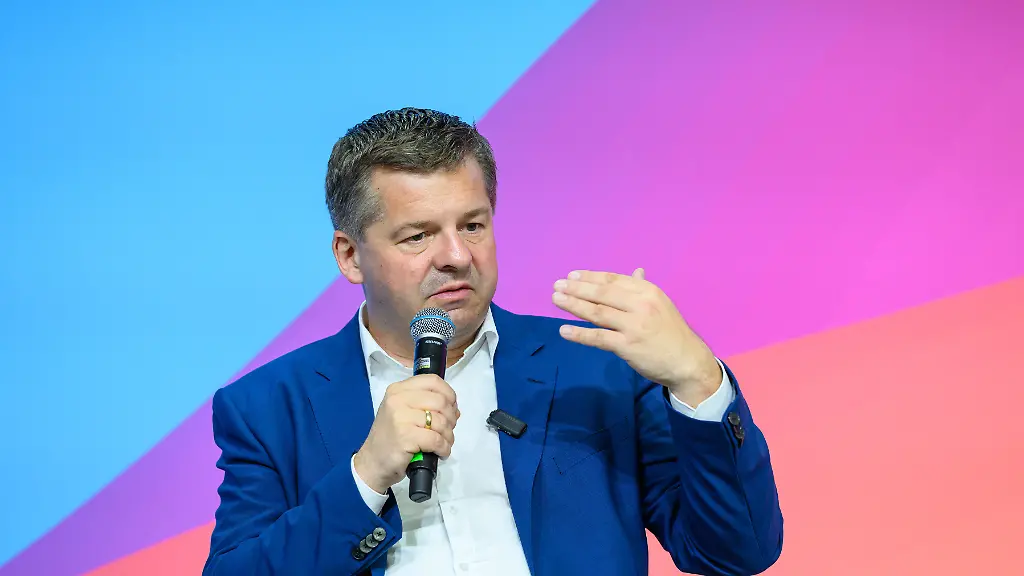 Sven-Schulze-CDU-Ministerpraesident-von-Sachsen-Anhalt-nimmt-am-Ostdeutschen-Wirtschaftsforum-teil