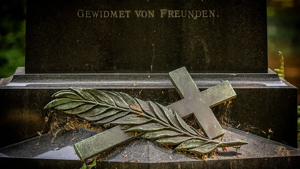 Rund-2-600-Diebstaehle-gab-es-laut-Kriminalstatistik-von-2020-bis-2025-auf-hessischen-Friedhoefen