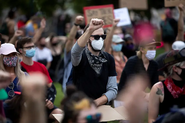 2020-06-02T044429Z-1383780584-RC2S0H9MRKNW-RTRMADP-3-MINNEAPOLIS-POLICE-PROTESTS