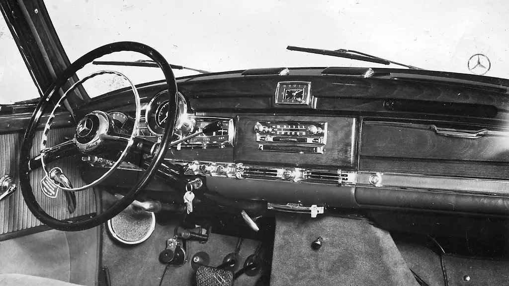 Mercedes-hat-1958-un-Adenauer-Benz-Typ-300-zum-ersten-Mal-in-einem-Serienmodell-eine-Klimaanlage-optional-angeboten