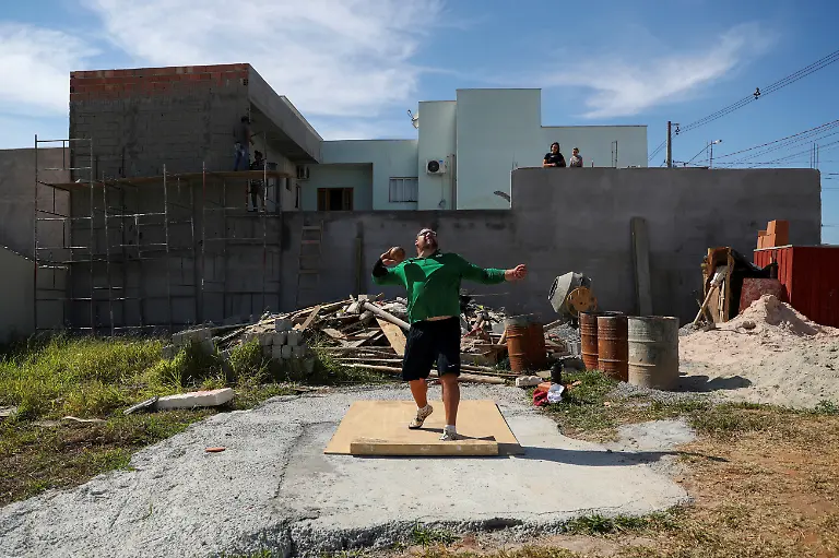 2020-05-05T000000Z-1805214835-RC2IIG96BN43-RTRMADP-3-HEALTH-CORONAVIRUS-BRAZIL-ATHLETE