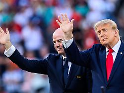 Gianni Infantino L Soll Donald Trump Um Hilfe Gebeten Haben