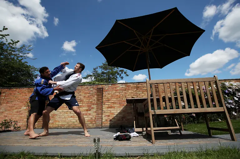 2020-05-12T192726Z-225348526-RC21NG9W72TH-RTRMADP-3-HEALTH-CORONAVIRUS-BRITAIN-JUDO