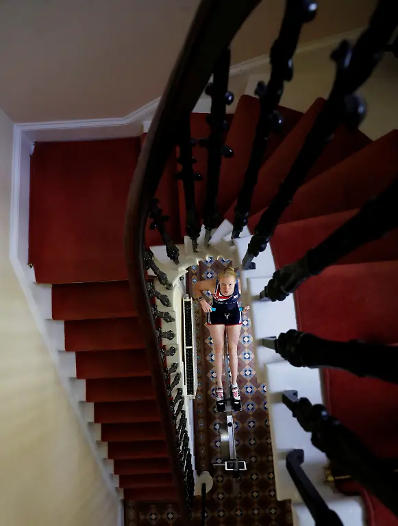 2020-05-13T000000Z-1247407719-RC2QNG9QIDYE-RTRMADP-3-HEALTH-CORONAVIRUS-BRITAIN-ROWER