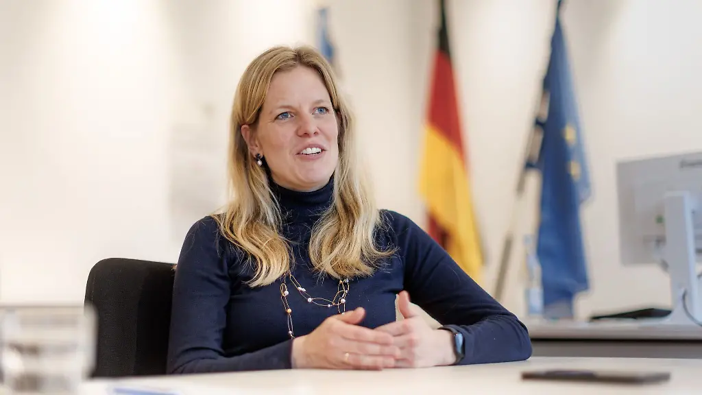 Jedes-Netz-was-im-Wasser-verloren-geht-ist-eins-zu-viel-sagte-Fischereiministerin-Cornelia-Schmachtenberg