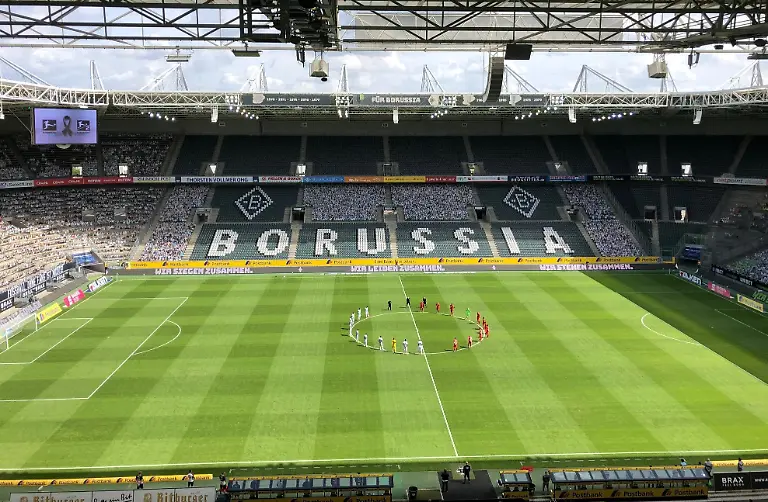 2020-05-23T000000Z-41454002-RC2EUG906IRN-RTRMADP-3-SOCCER-GERMANY-BMG-B04-REPORT