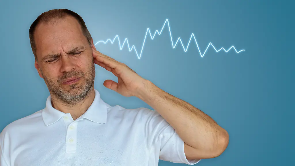 Ein-Mann-der-an-Tinnitus-oder-Laermempfindlichkeit-leidet-waehrend-in-der-Naehe-seines-Ohrs-eine-leuchtende-Audiowellenform-erscheint
