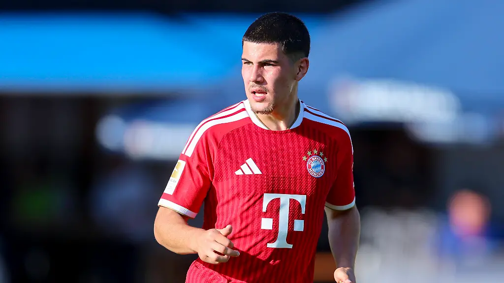Felipe-Chavez-FC-Bayern-Muenchen-schaut-waehrend-des-Freundschaftsspiels-zwischen-dem-FC-Rottach-Egern-und-dem-FC-Bayern-Muenchen-Stadion-Birkenmoos-am-30-July-2026-in-Rottach-Egern-Deutschland-Foto-von-Marco-Steinbrenner-DeFodi-Images-Felipe-Chavez-FC-Bayern-Muenchen-looks-on-during-the-Friendly-match-between-FC-Rottach-Egern-and-FC-Bayern-Muenchen-at-Stadion-Birkenmoos-on-July-30-2026-in-Rottach-Egern-Germany-Photo-by-Marco-Steinbrenner-DeFodi-Images-Photo-by-Marco-Steinbrenner-DeFodi-Images-Felipe-Chavez-of-FC-Bayern-Munich-looks-on-during-the-friendly-match-between-FC-Rottach-Egern-and-FC-Bayern-Munich-Birkenmoos-Stadium-on-July-30-2026-in-Rottach-Egern-Germany-Photo-by-Marco-Steinbrenner-DeFodi-Images