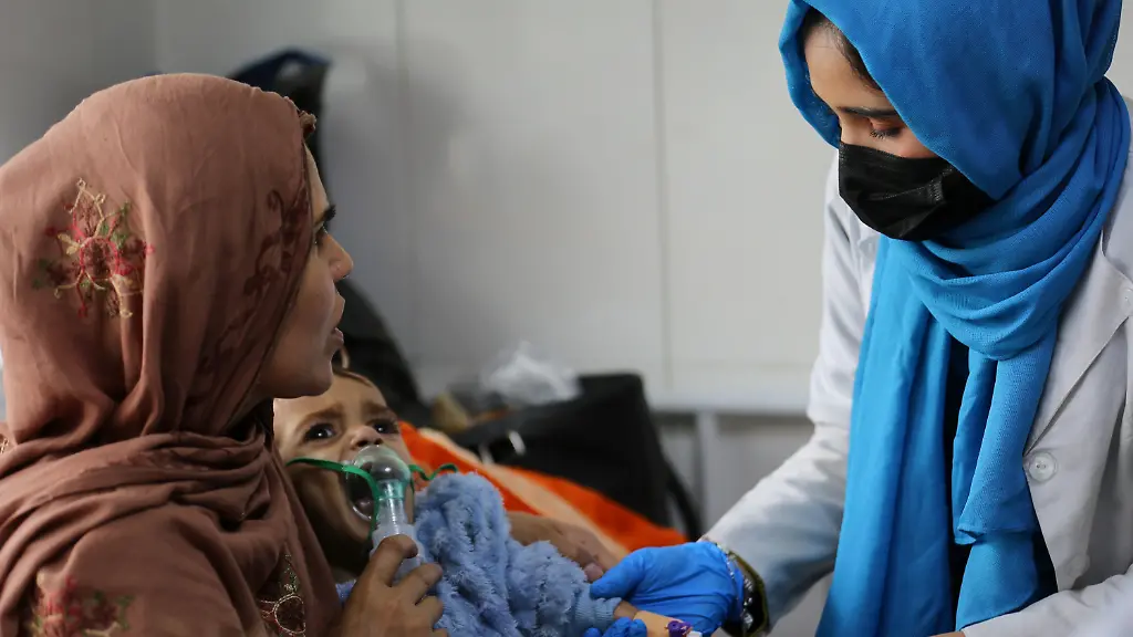 Latifa-Bakkar-attempts-to-give-oxygen-to-her-severely-malnourished-2-year-old-son-Abu-Bakar-as-a-nurse-inserts-an-intravenous-cannula-into-his-arm-at-Indira-Gandhi-Children-s-Hospital-in-Kabul-Afghanistan-Sunday-Feb-15-2026