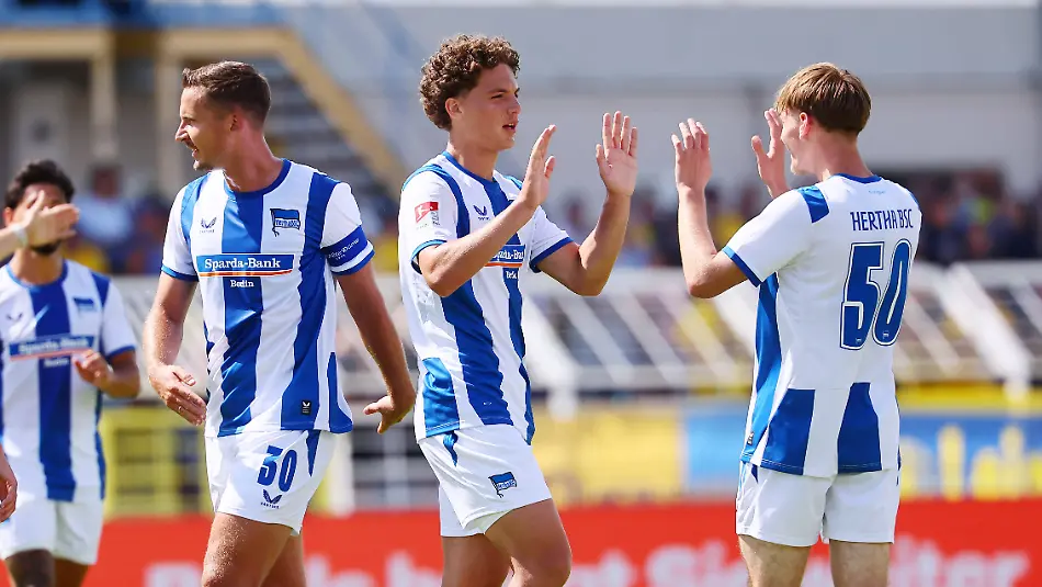 Lok-Leipzig-Hertha-BSC-Testspiel-Leipzig-11-07-2026-Bruno-Plache-Stadion-Fussball-Testspiel-1-FC-Lok-Leipzig-vs-Hertha-BSC-Berlin-Tor-fuer-Hertha-zum-1-2-Im-Bild-v-l-Paul-Seguin-30-Hertha-Torschuetze-Soufian-Gouram-33-Hertha-und-Mayson-Grothe-50-Hertha-Torjubel-Nur-fuer-journalistische-Zwecke-Only-for-editorial-use-Lok-Leipzig-vs-Hertha-BSC-Friendly-Match-Leipzig-July-11-2026-Bruno-Plache-Stadium-Soccer-Friendly-Match-1-FC-Lok-Leipzig-vs-Hertha-BSC-Berlin-Goal-for-Hertha-to-make-it-12