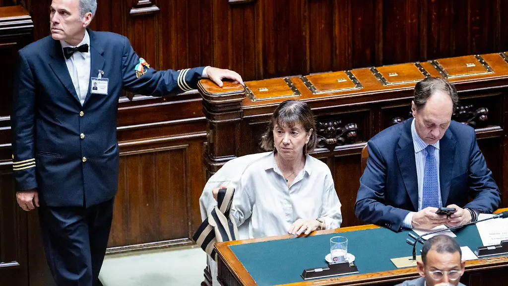 July-16-2026-Rome-Italia-Italy-Eugenia-Maria-Roccella-Minister-for-Equal-Opportunities-and-the-Family-and-Luca-Ciriani-Minister-for-Relations-with-the-Parliament-of-the-Italian-Republic-during-the-session-at-the-Chamber-of-Deputies-for-the-final-vote-on-the-electoral-law-Rome-16-07-2026-Credit-Image-A-Francesco-Fotia-AGF-via-ZUMA-Press