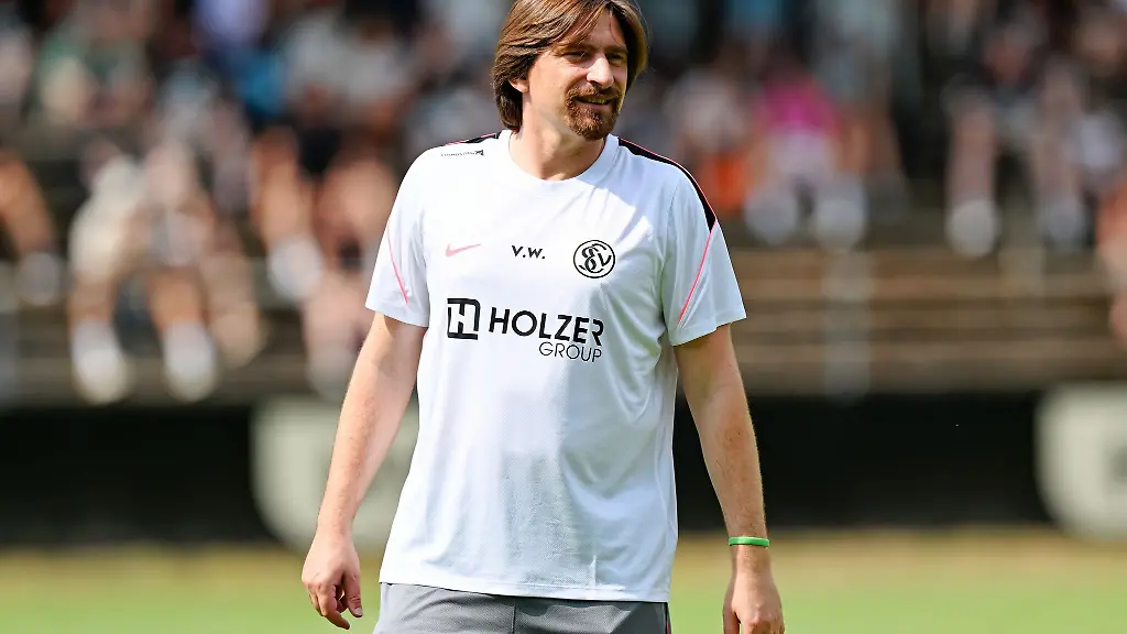 Erfolgreicher-Haertetest-fuer-Elversberg-und-seinen-Trainer-Vincent-Wagner