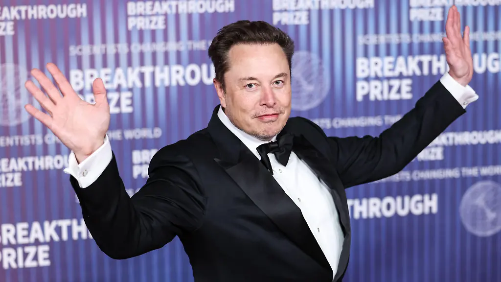 FILE-Elon-Musk-Becomes-World-s-First-Trillionaire-After-SpaceX-Goes-Public-on-June-12-2026-MIRACLE-MILE-LOS-ANGELES-CALIFORNIA-USA-APRIL-13-Chief-Executive-Officer-CEO-and-product-architect-of-Tesla-Inc-Founder-CEO-and-chief-engineer-of-SpaceX-Owner-Chief-Technology-Officer-CTO-and-executive-chairman-of-X-Corp-formerly-Twitter-Elon-Reeve-Musk-arrives-at-the-10th-Annual-Breakthrough-Prize-Ceremony-held-at-the-Academy-Museum-of-Motion-Pictures-on-April-13-2024-in-Miracle-Mile-Los-Angeles-California-United-States