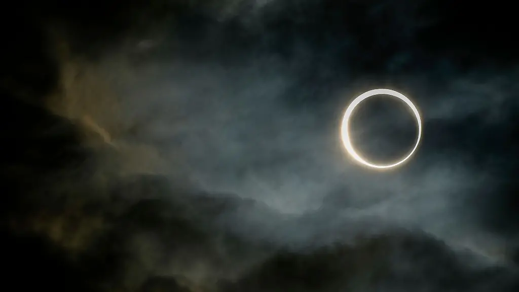 Eine-totale-Sonnenfinsternis-gibt-es-nicht-zu-sehen-aber-eine-partielle