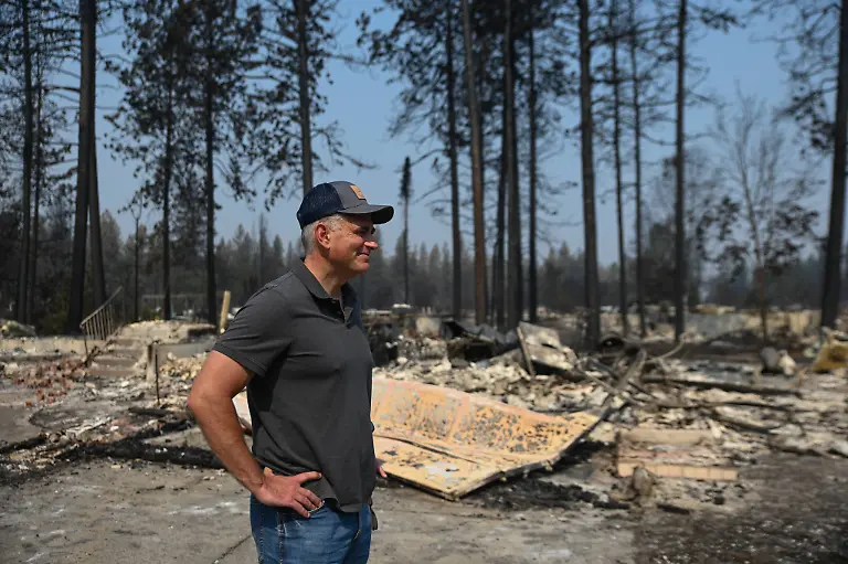 August-4-2026-Spokane-Washington-USA-Congressman-Mike-Baumgartner-visits-homes-devastated-by-local-fires-Over-780-homes-have-been-lost-in-Spokane-with-the-start-of-three-wild-fires