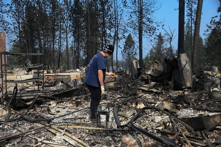 August-4-2026-Spokane-Washington-USA-Following-the-devastating-fire-home-owners-return-to-their-neighborhood-to-rebuild-Over-780-homes-have-been-lost-in-Spokane-with-the-start-of-three-wild-fires