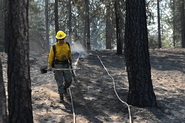 August-4-2026-Spokane-Washington-USA-Following-the-devastating-fire-home-owners-return-to-their-neighborhood-to-rebuild-Over-780-homes-have-been-lost-in-Spokane-with-the-start-of-three-wild-fires