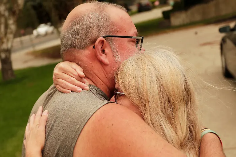 Allen-Sather-and-his-wife-Kimberley-embrace-at-the-duplex-they-rent-on-W-Indian-Trail-Rd-after-it-burned-in-a-wildfire-in-Spokane-Wash-Sunday-Aug-2-2026