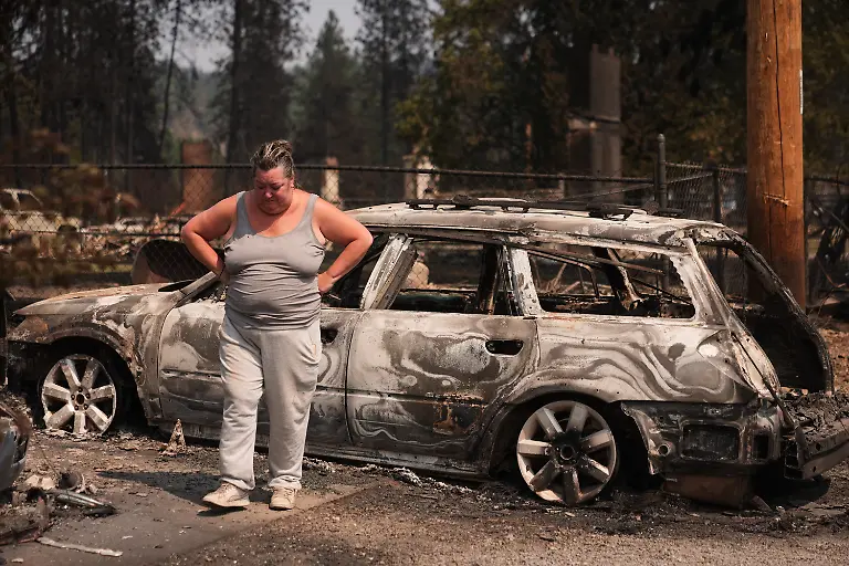 Michelle-Angstrom-reacts-to-her-burned-down-home-and-property-after-a-wildfire-hit-the-northwest-part-of-Spokane-Wash-Tuesday-Aug-4-2026