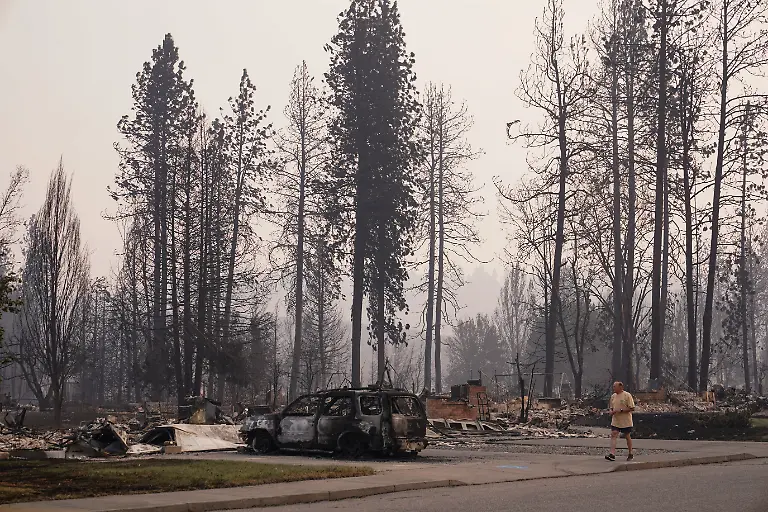 Bruce-Town-walks-through-a-neighbourhood-in-the-area-burned-by-the-Old-Trails-Fire-wildfire-in-Spokane-Washington-U-S-August-4-2026