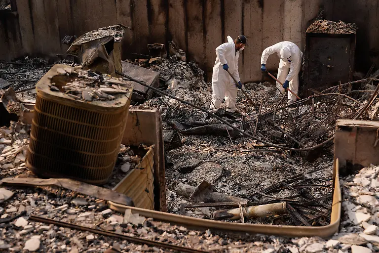 Jeff-Clauson-tries-to-recover-items-from-his-house-that-was-burned-by-the-Old-Trails-Fire-wildfire-alongside-one-of-his-brothers-in-Spokane-Washington-U-S-August-4-2026