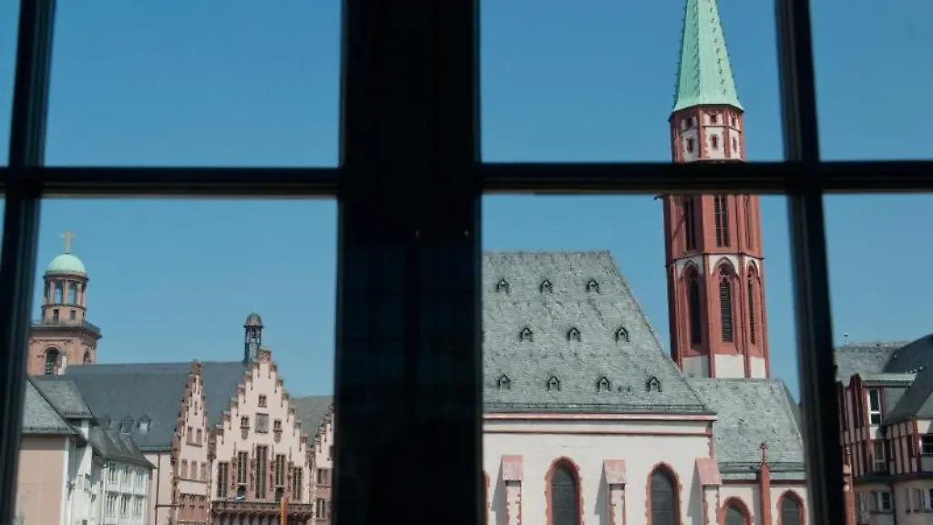 Blick-auf-die-Altstadt-aus-einem-Fester-des-Historischen-Museum