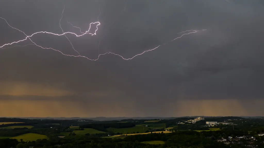 Am-Nachmittag-und-am-Abend-sind-wieder-Gewitter-moeglich