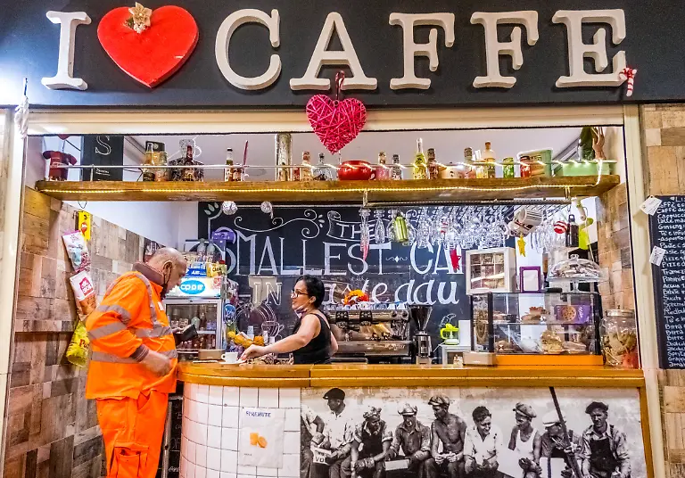 Lebensmittelmarkt-Kaffee-Ausschank-I-love-Caffe-Cagliari-Europa-Metropolitanstadt-Cagliari-Italien-ACHTUNGxMINDESTHONORARx60xEURO-Food-market-Coffee-bar-I-love-Caffe-Cagliari-Europe-Metropolitan-city-of-Cagliari-Italy-ATTENTIONxMINDESTHONORARx60xEURO
