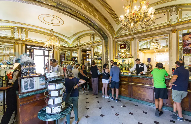 Italy-Campania-Naples-Gambrinus-cafe