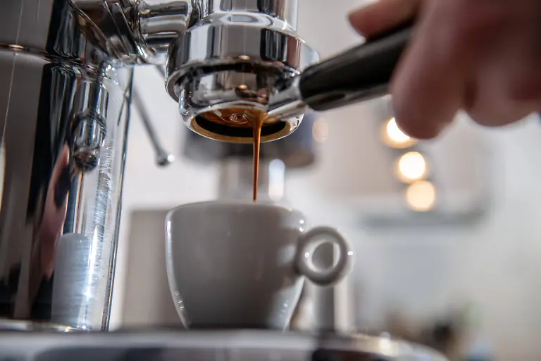 porta-filter-espressomachine-Copyright-xarnoaltixx-Panthermedia27056286