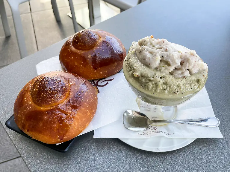 RECORD-DATE-NOT-STATED-Italy-Sicily-Catania-traditional-Sicilian-granita-Italy-Sicily-Catania-traditional-Sicilian-granita-Copyright-3002-11-0862-cataniahm