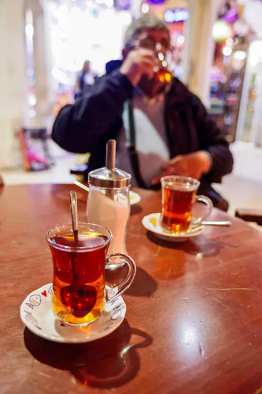 Drinking-Turkish-tea-Grand-Bazaar-Kapali-Carsi-15th-century-Istanbul-Turkey-Drinking-Turkish-tea-Grand-Bazaar-Kapali-Carsi-15th-century-Istanbul-Turkey-LicenseRM-Copyright-xZoonar
