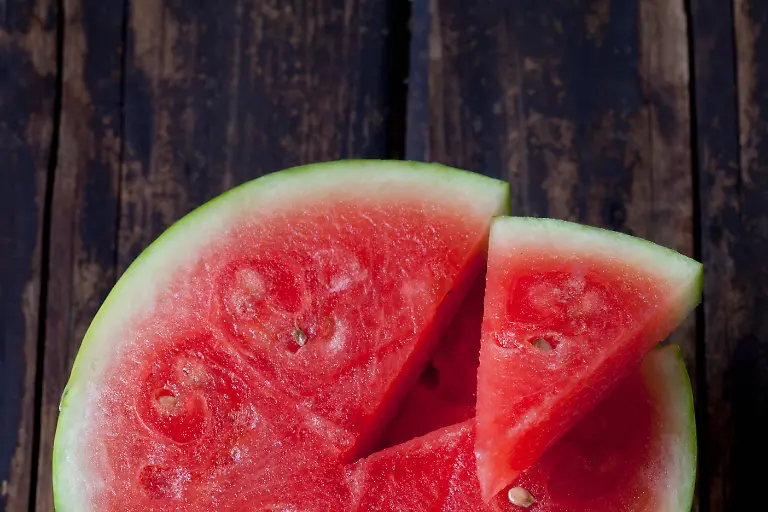 wassermelone-melonenspalte-Bildverwendung-nur-mit-Urhebervermerk-CSH-Shotshop-picture-alliance-Keine-Exlusivverkaeufe-moeglich